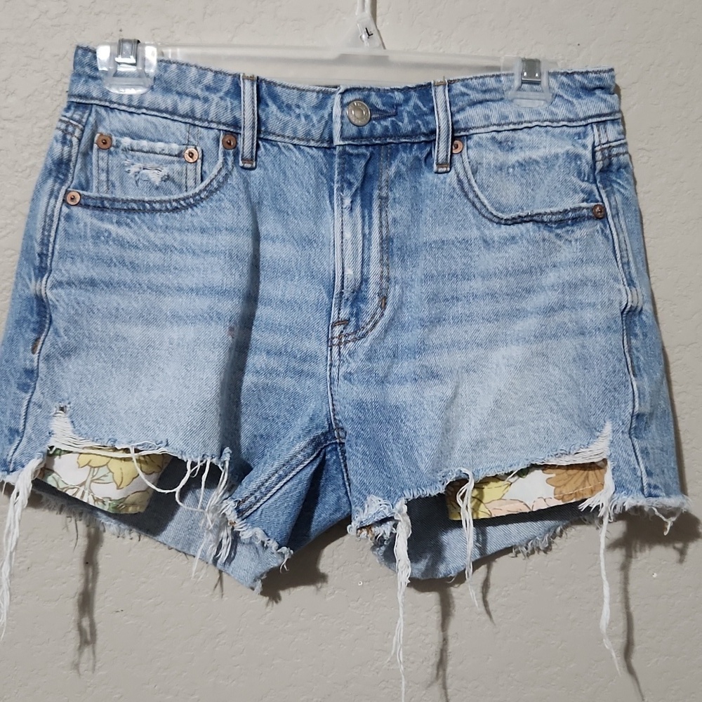 American Eagle Shorts Size 0 Distressed High-Waisted Denim Fray Hem Light Wash